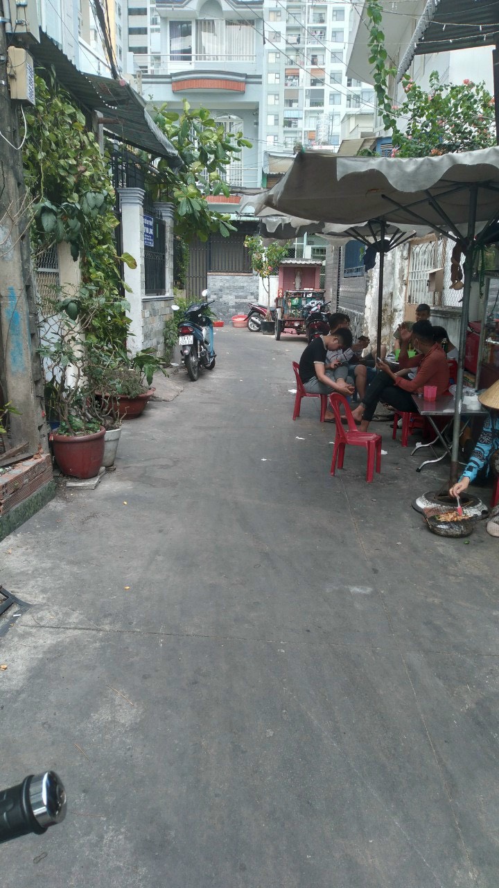 Bán nhà đường Phạm Phú Thứ Quận 6