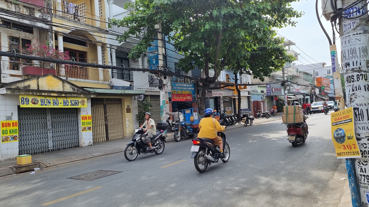 Cho thuê nhà mặt tiền đường Bùi Đình Túy gần Trung tâm TDTT quận Bình Thạnh 1,5km